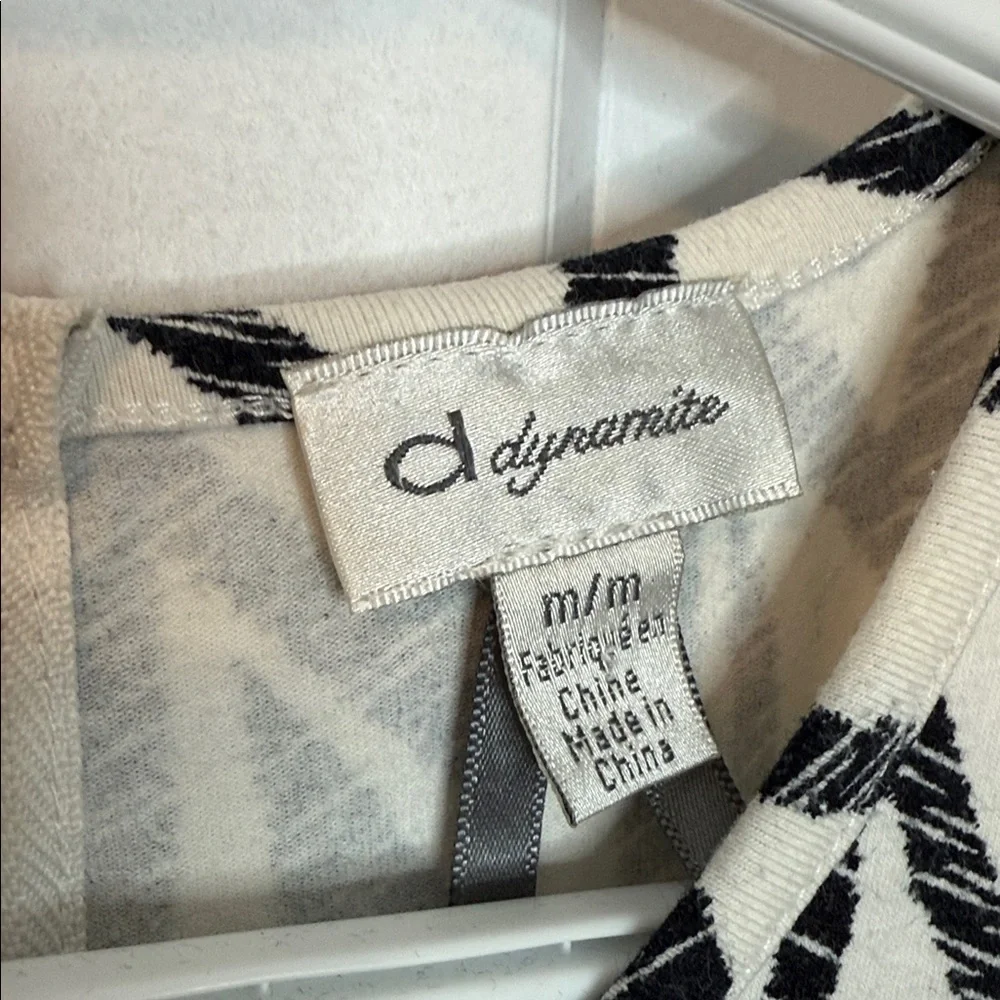 Dynamite Monochrome Zigzag Midi Dress - medium - sleeveless - Picture 2 of 4
